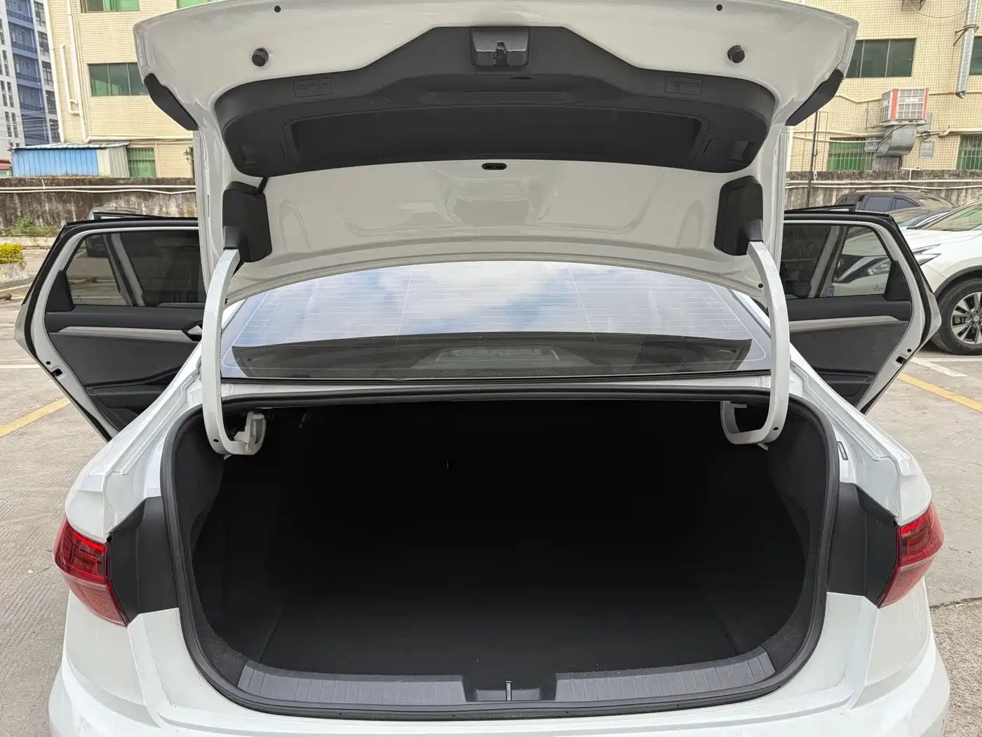 Volkswagen Sagitar 2021 280TSI DSG 30th Anniversary Edition фото 19