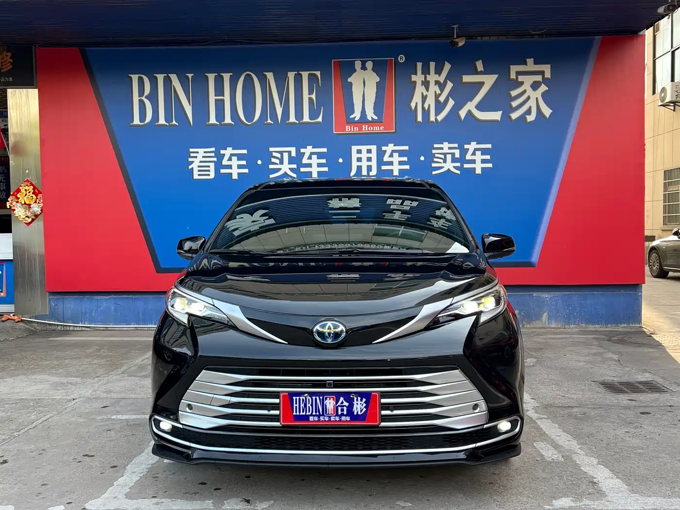 Toyota Sienna 2023 2.5L Hybrid Platinum Edition фото 29