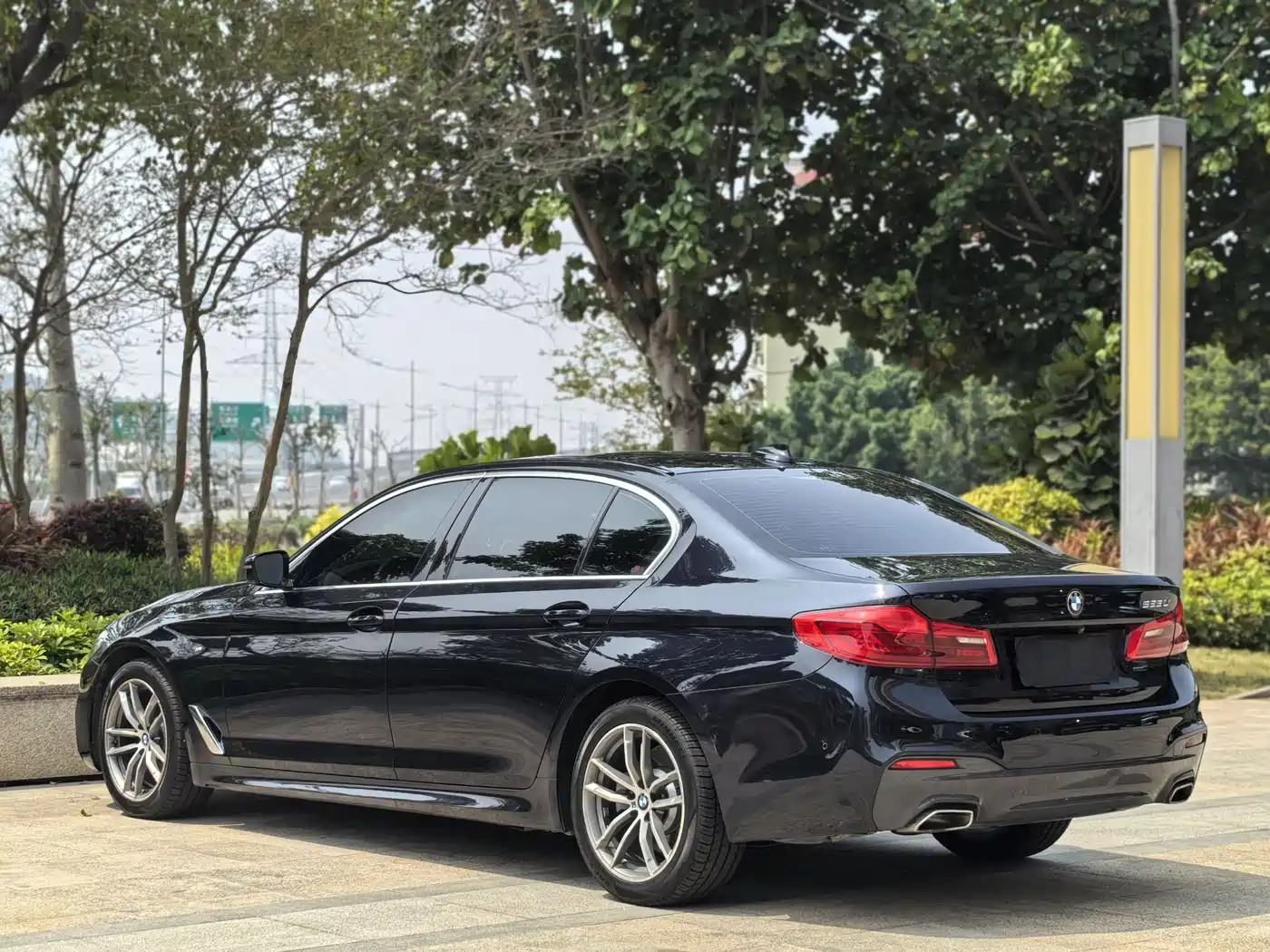 BMW 5 Series 2020 525Li M Sport Package фото 10