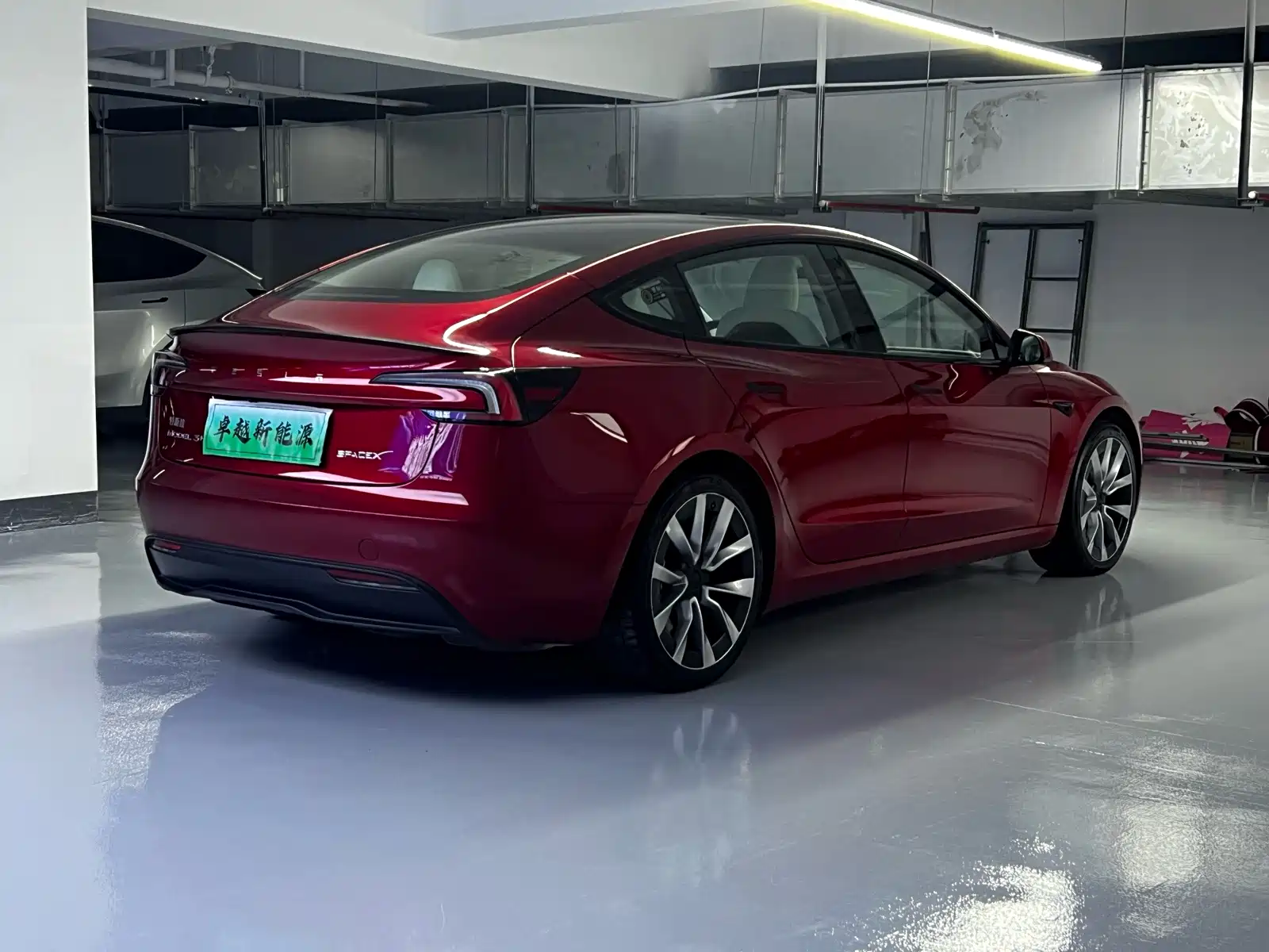 Фото 13 - Tesla Model 3