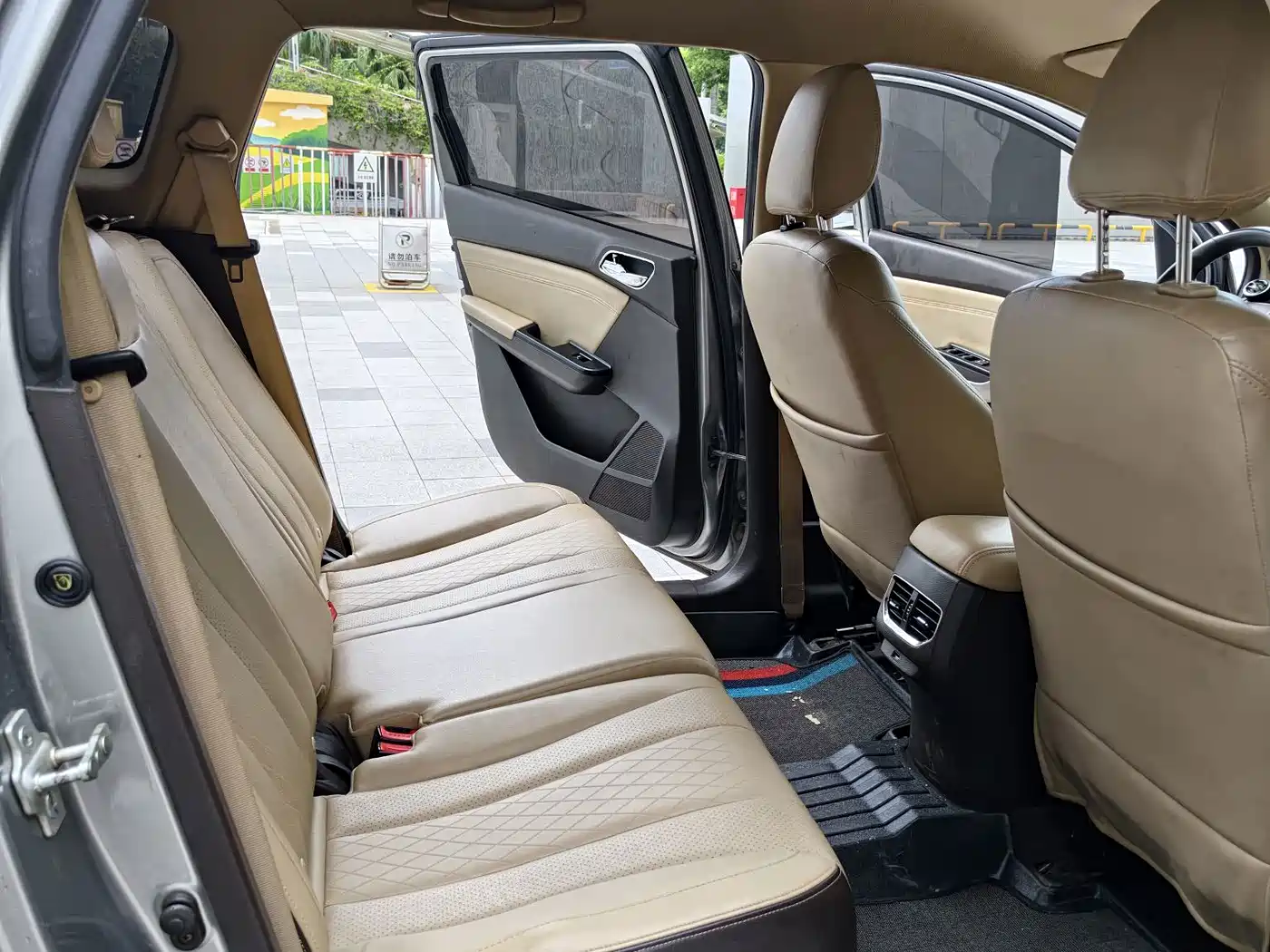 Baojun 310W 2018 2017 1.5L Manual Fashion Edition (China V)