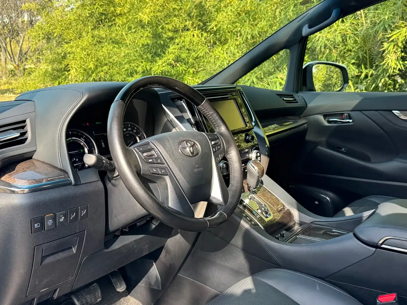 Toyota Alphard 2019 Hybrid 2.5L Premium Edition фото 8