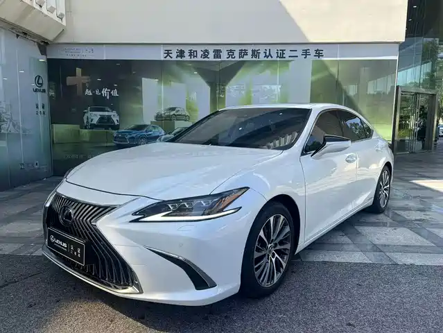 Lexus ES 2021