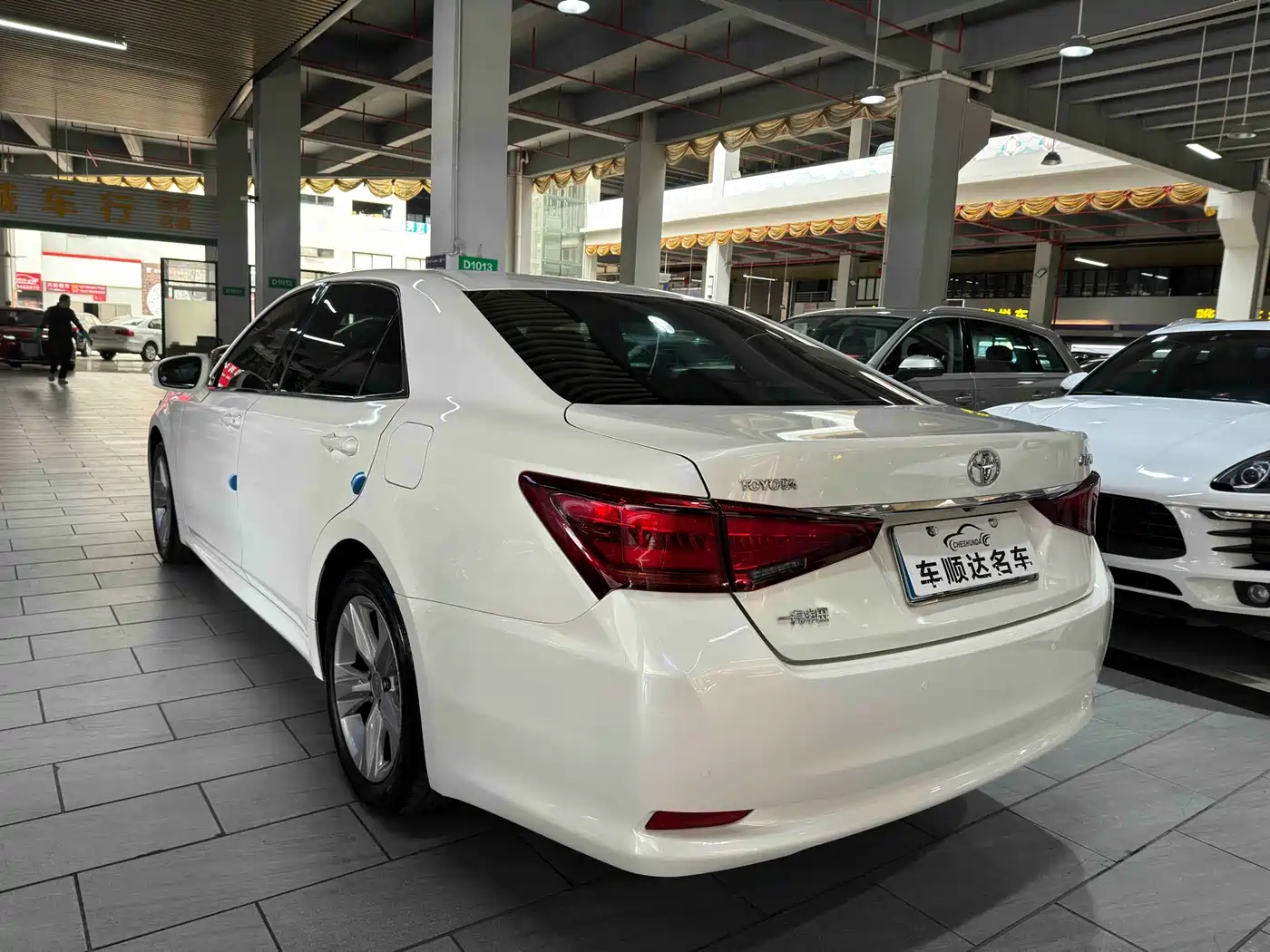 Toyota Crown 2015 2.5L Fashion Limited Edition фото 8