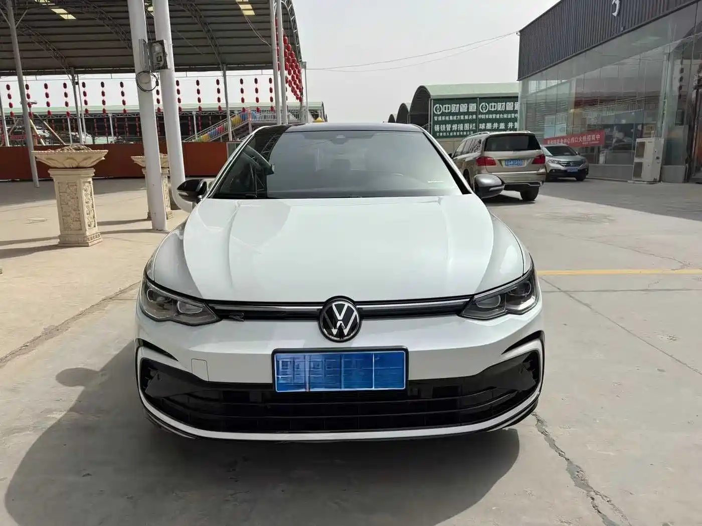 VOLKSWAGEN GOLF