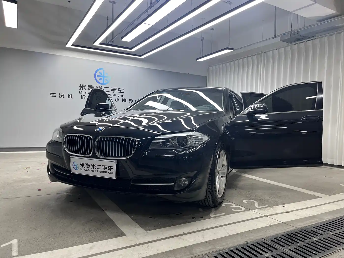 BMW 5 Series 2011 528Li Leading фото 10