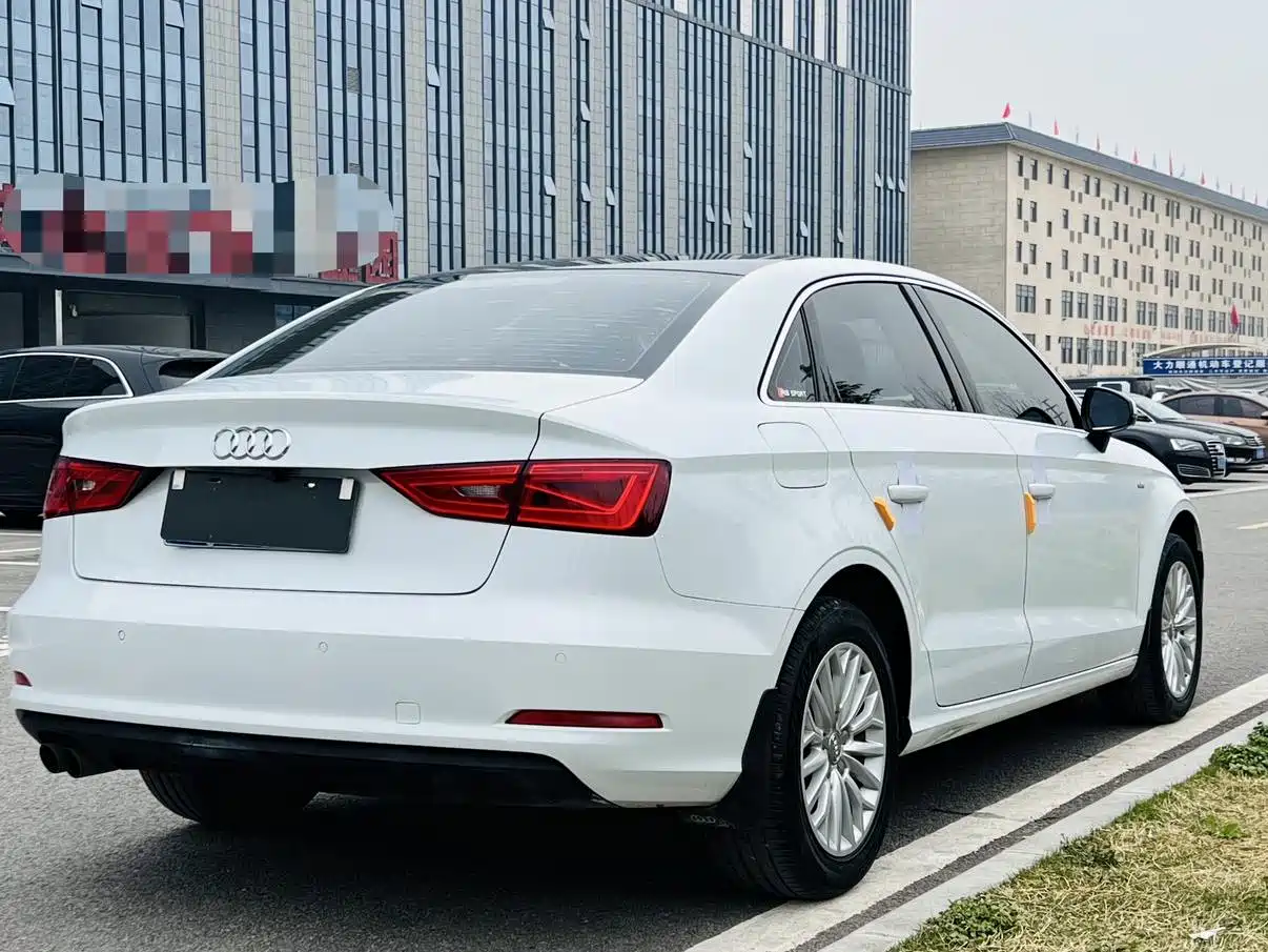 Audi A3 2016 Limousine 35 TFSI Leadership фото 4