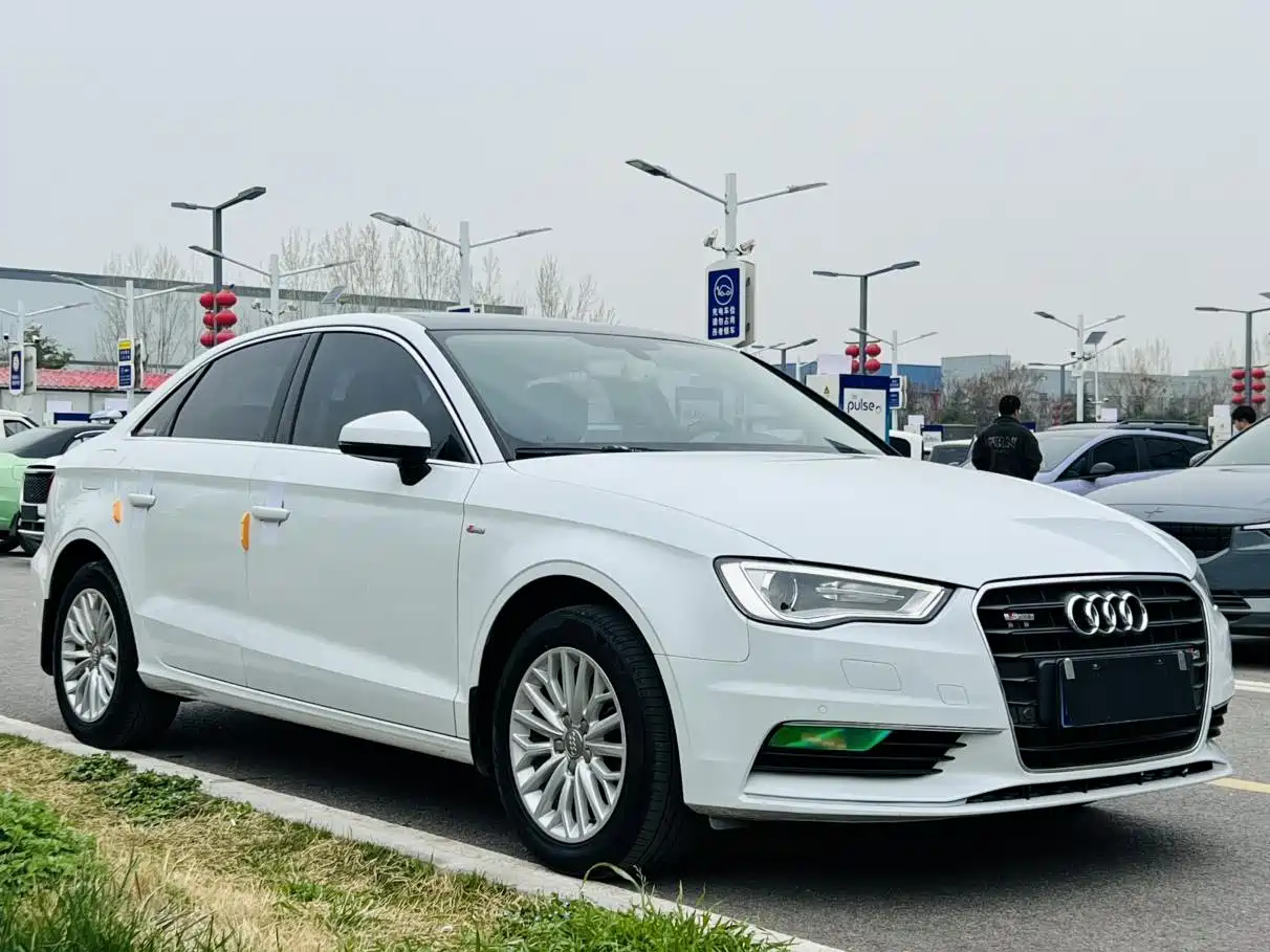 Audi A3 2016 Limousine 35 TFSI Leadership фото 3