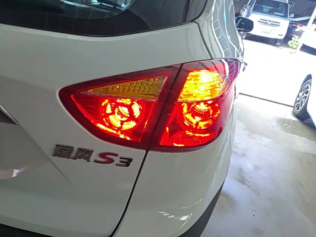 JAC Motors Refine S3 2015 2014 1.5L CVT Luxury Smart
