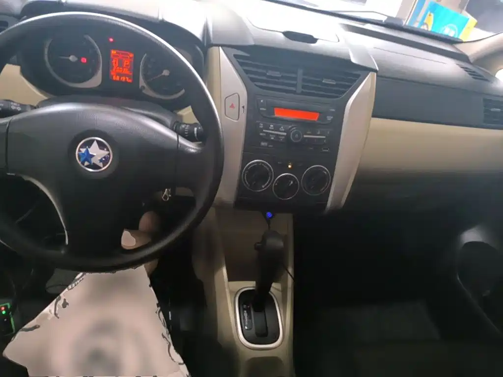 Venucia R50 2014 2014 1.6L Automatic Exciting Edition