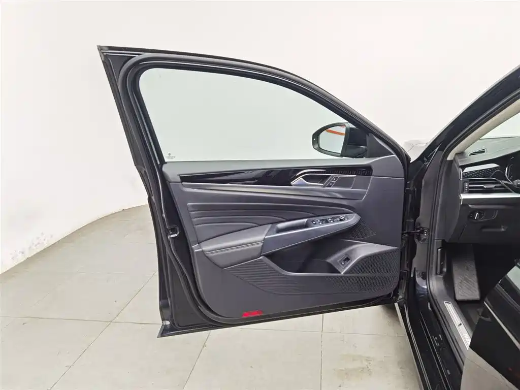 Volkswagen Passat 2022 330TSI Luxury Edition фото 8