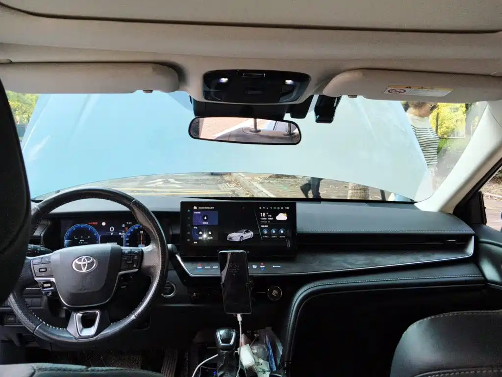 Photo 14 - Toyota Camry