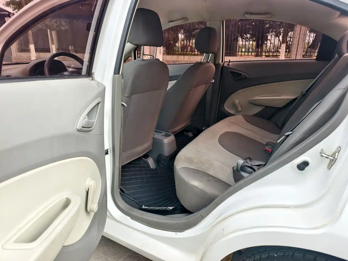 Chevrolet Sail 2013 Sedan 1.2L Manual Happiness Edition фото 9