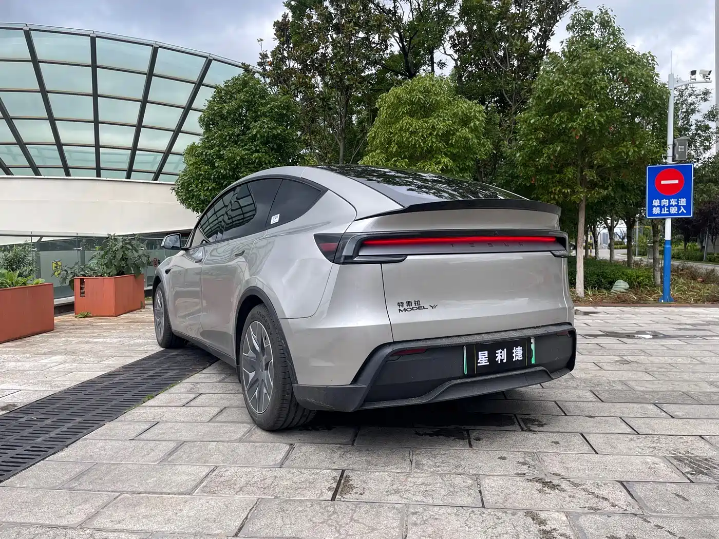 Tesla Model Y L 2025 2025 Facelift Long Range AWD