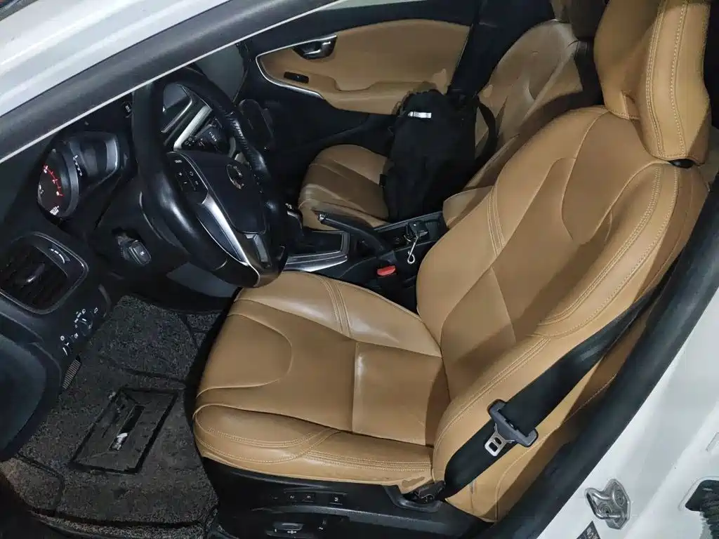 Фото 8 - Volvo V40