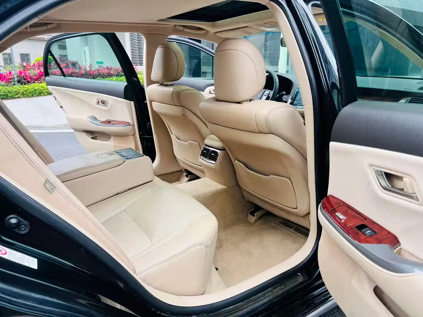 Toyota Crown 2012 2.5L Royal Leather Edition фото 9