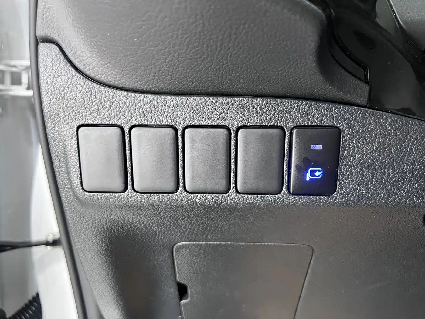 Mitsubishi Outlander 2023 2021 2.0L 2WD Smooth Ride Version 5-Seater