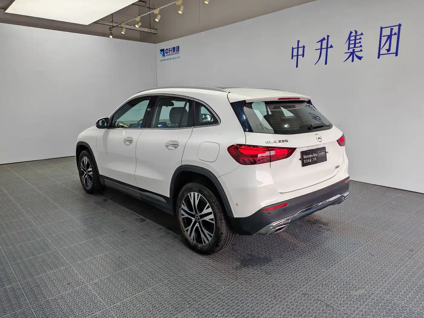 MERCEDES-BENZ GLA