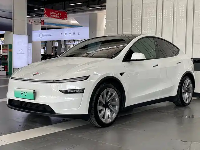 Tesla Model Y 2025