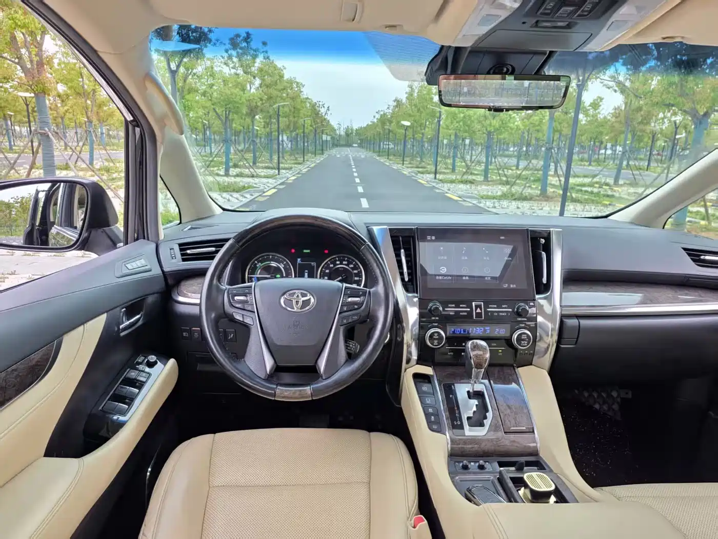 Toyota Alphard 2021 Hybrid 2.5L Premium фото 5