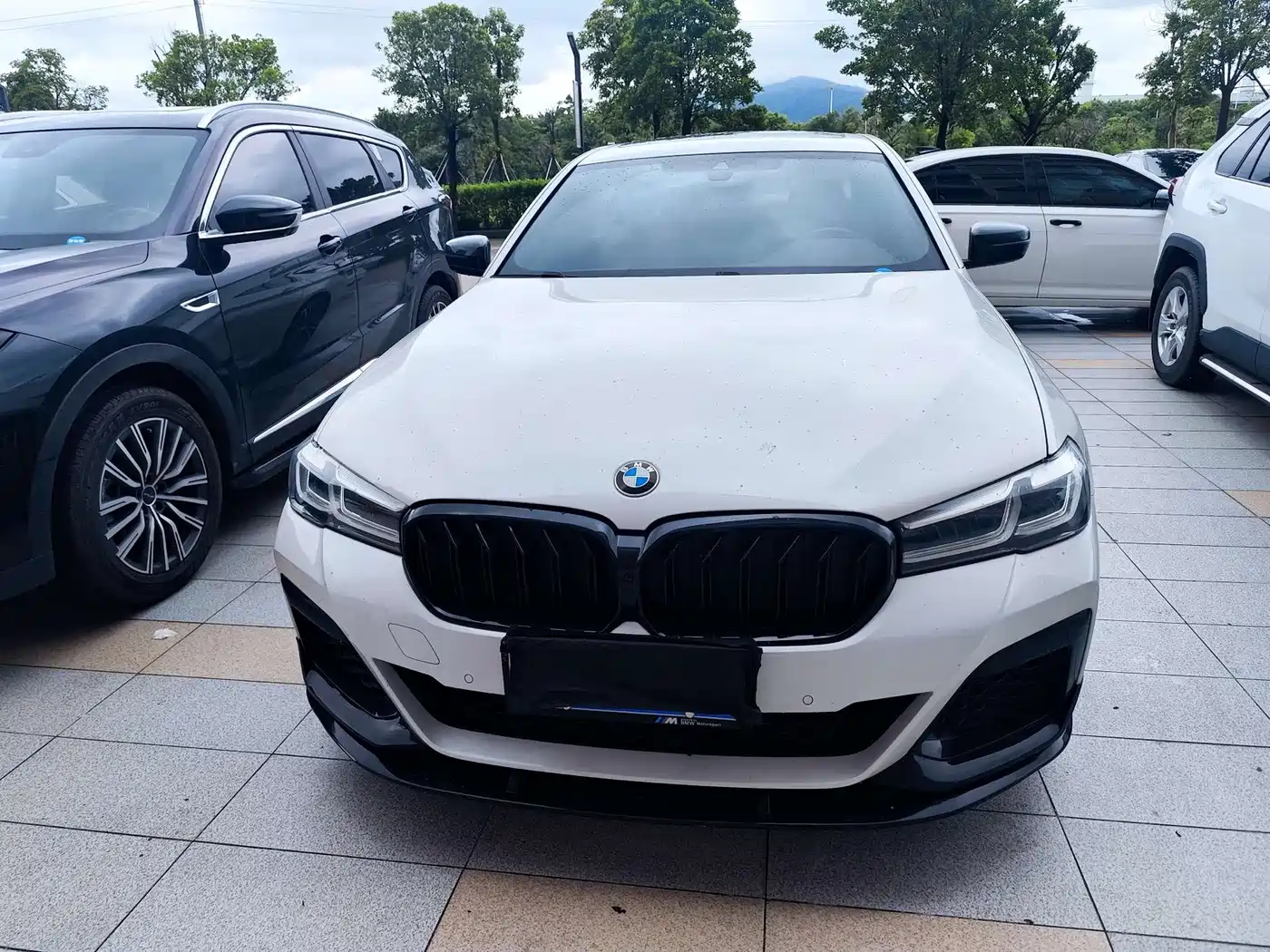 Photo 2 - BMW 5 Series