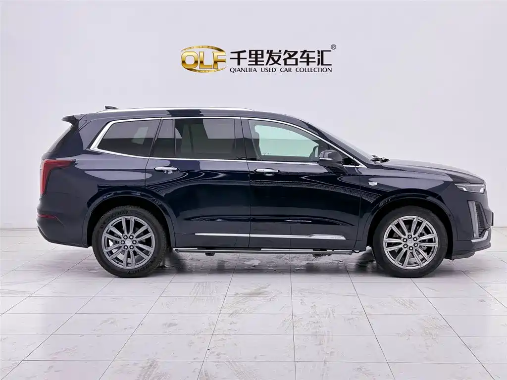 CADILLAC XT6