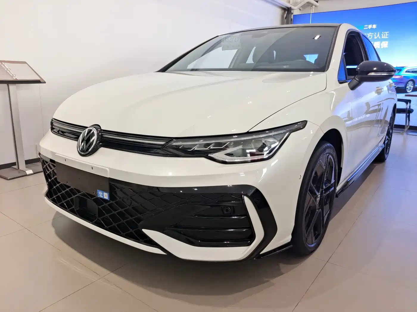 Volkswagen Golf 2024 2025 300TSI R-Line