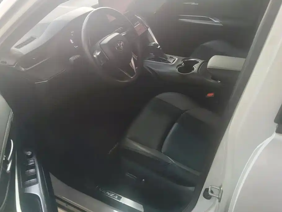Toyota Venza 2024 2023 2.0L CVT FWD Premium