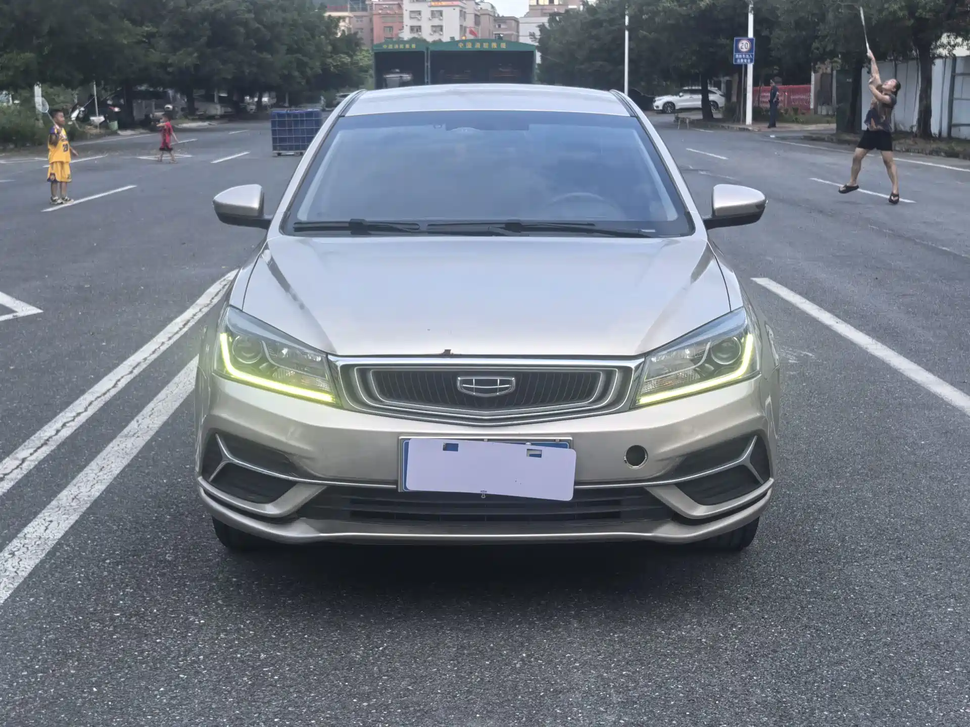 Фото 2 - Geely Emgrand