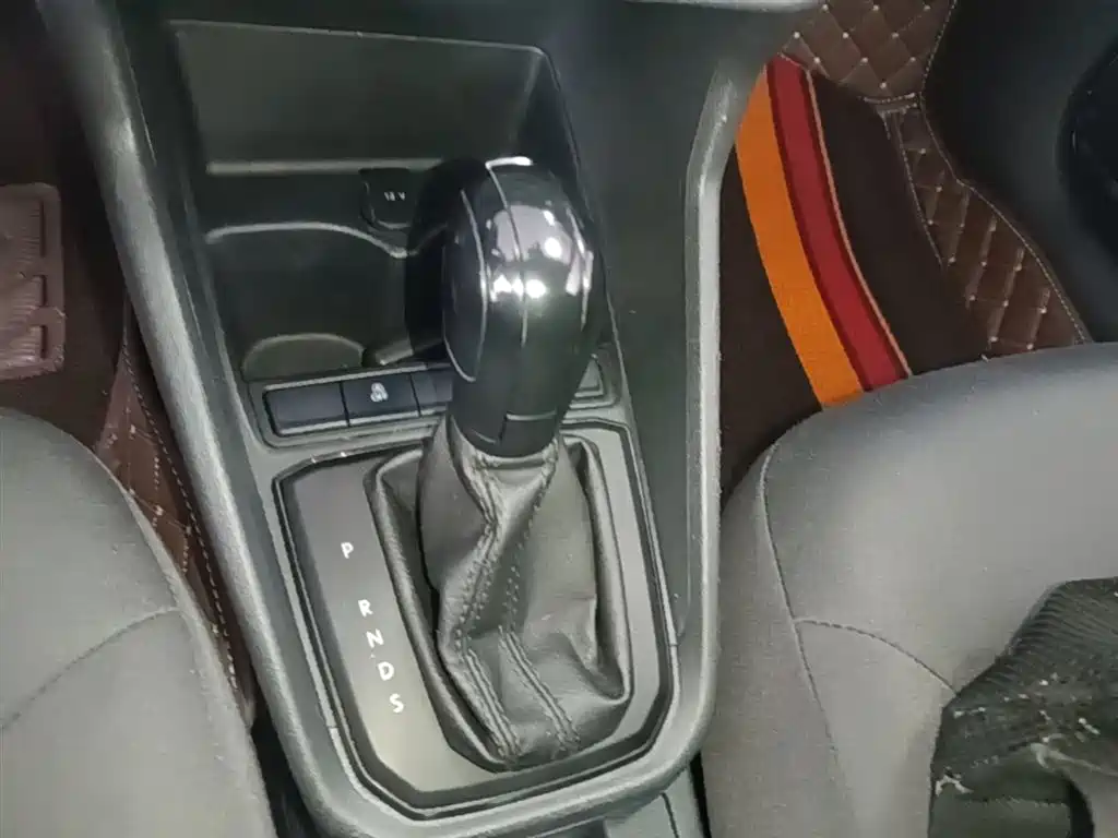 VOLKSWAGEN SANTANA