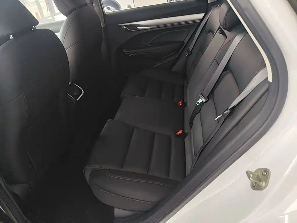 Фото 17 - Geely Binrui