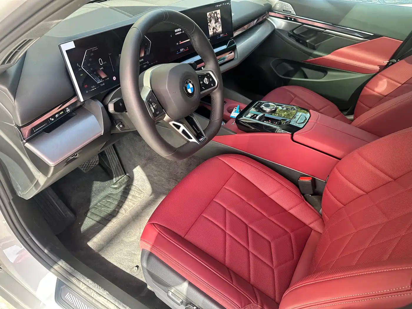 BMW 5 Series 2025 530Li Leading M Sport Package фото 14