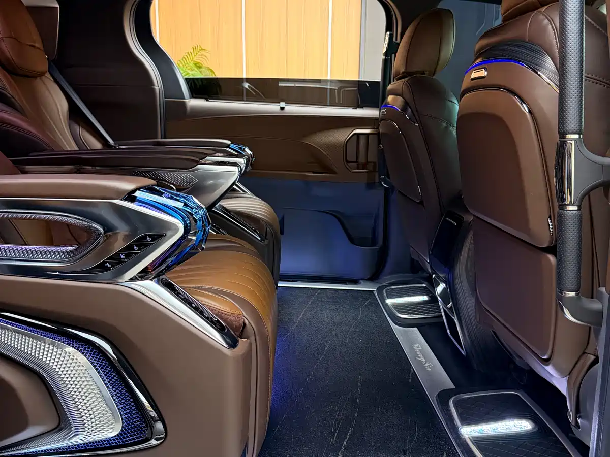 Toyota Sienna 2024 2.5L Hybrid Comfort Edition фото 11