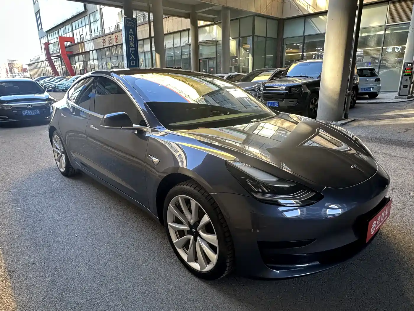 TESLA MODEL 3