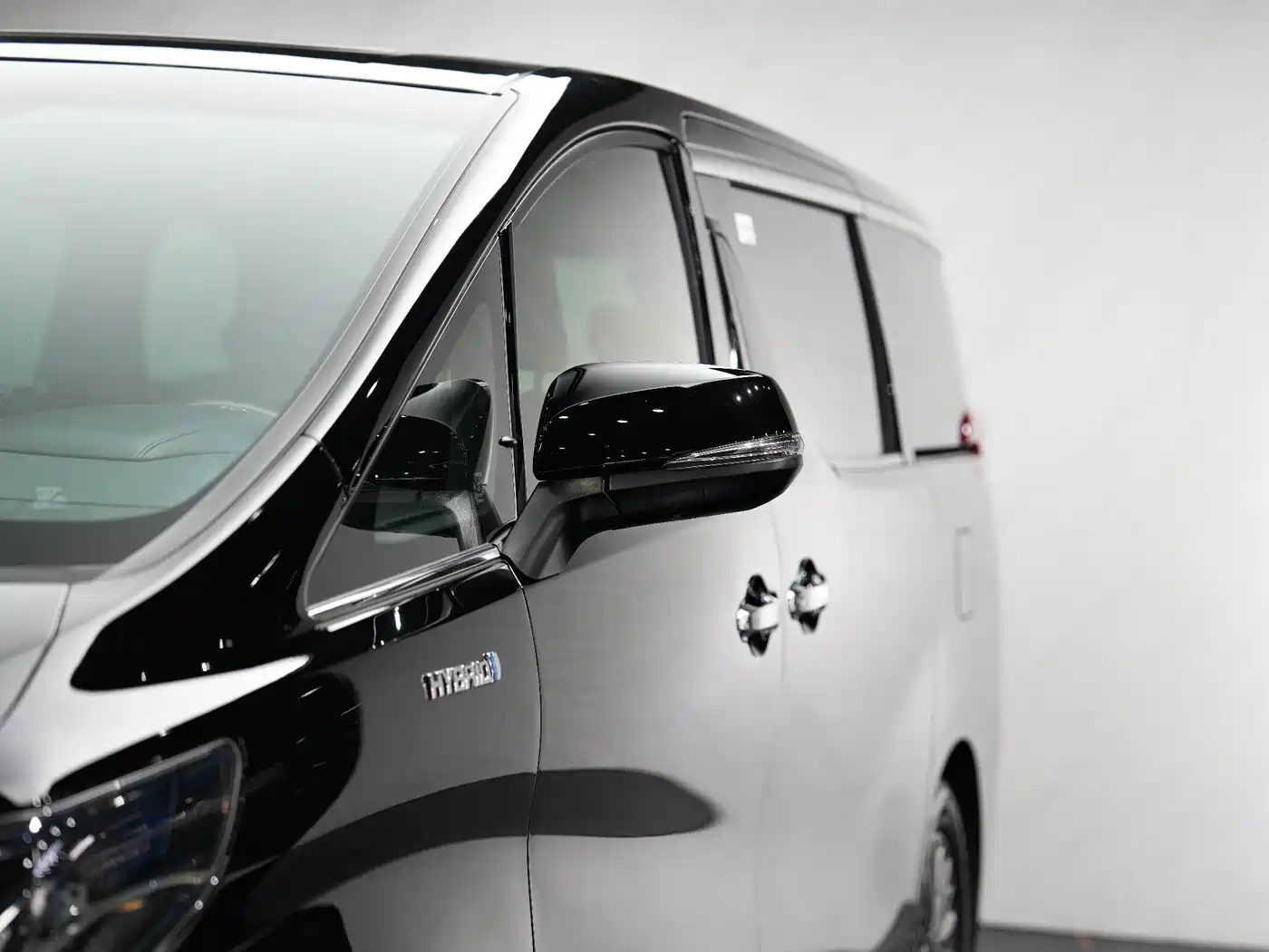 Toyota Alphard 2021 Hybrid 2.5L Ultimate фото 5