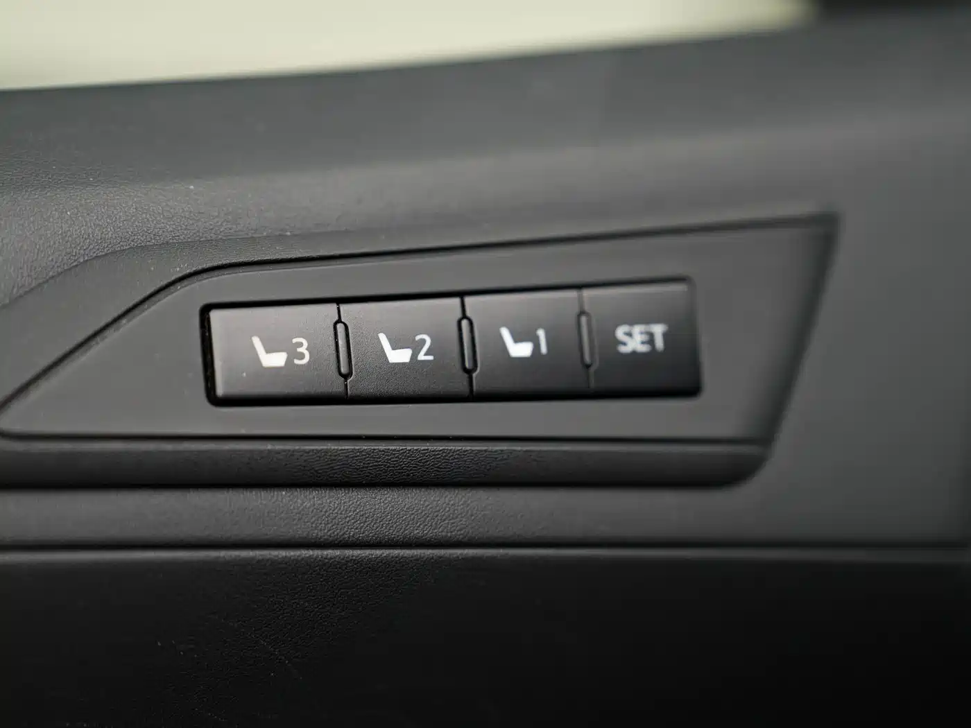 Toyota Alphard 2021 Hybrid 2.5L Ultimate фото 16