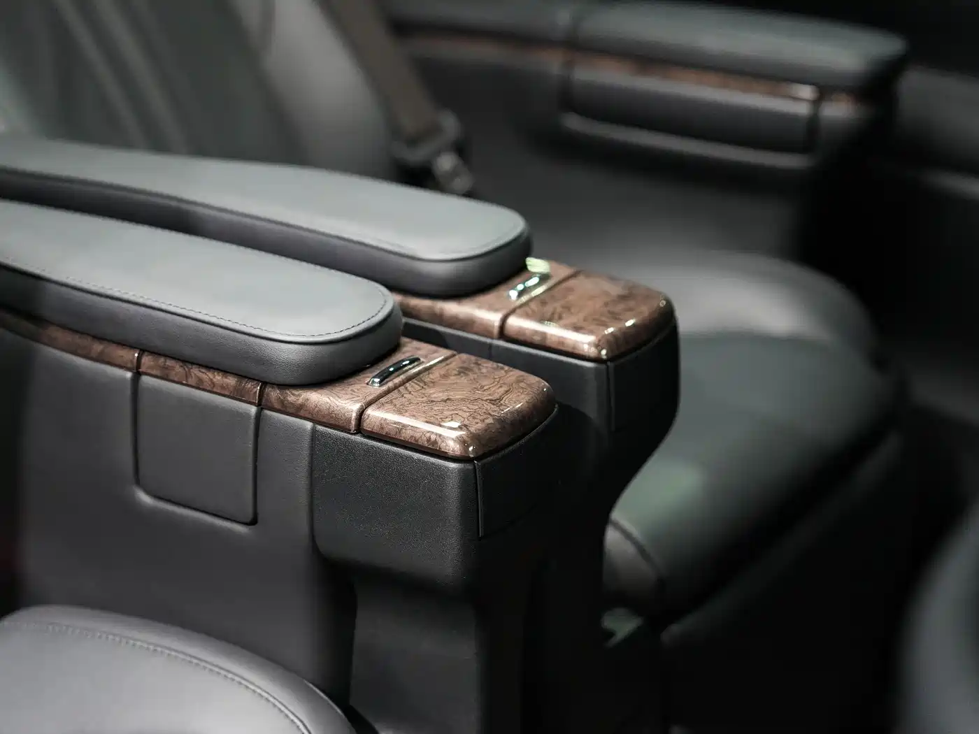 Toyota Alphard 2021 Hybrid 2.5L Ultimate фото 28