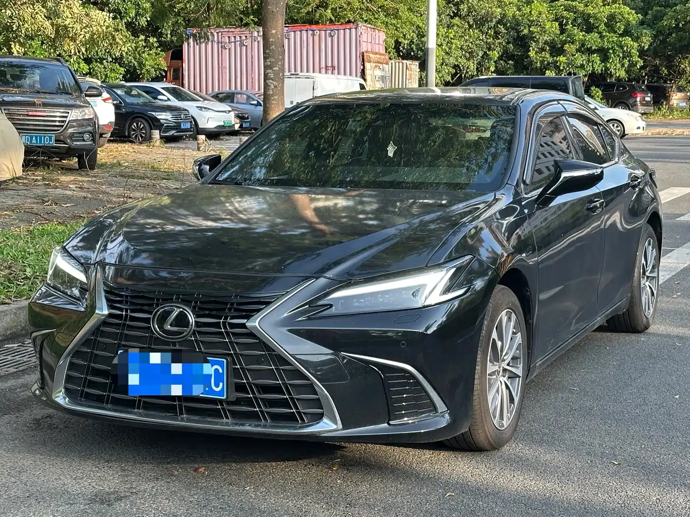 Фото 1 - Lexus ES