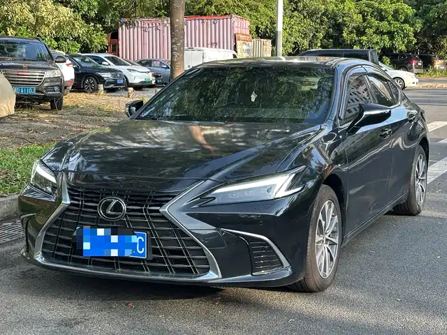 Lexus ES 2024