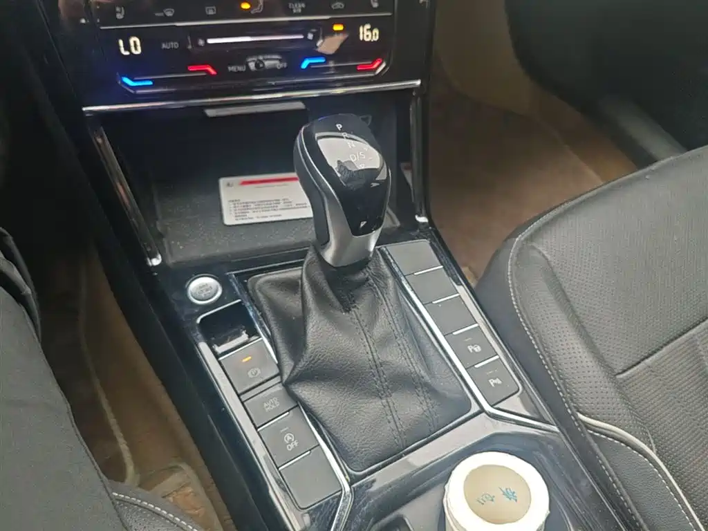 Volkswagen Passat 2022 330TSI Luxury Edition фото 14