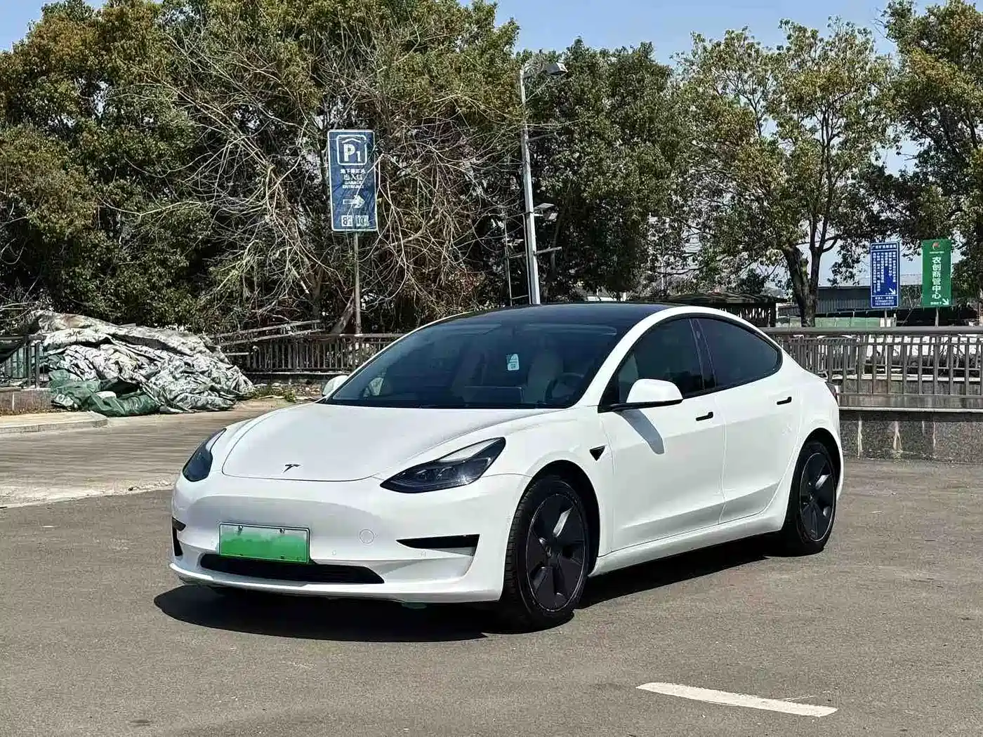 TESLA MODEL 3