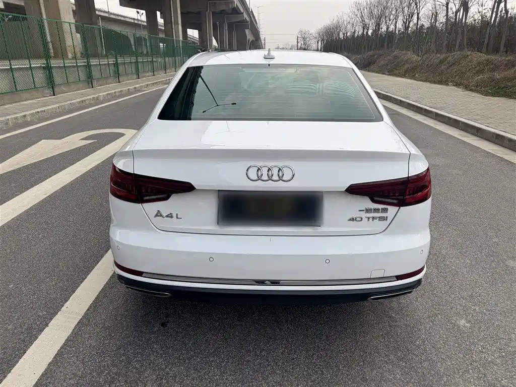 Фото 7 - Audi A4L