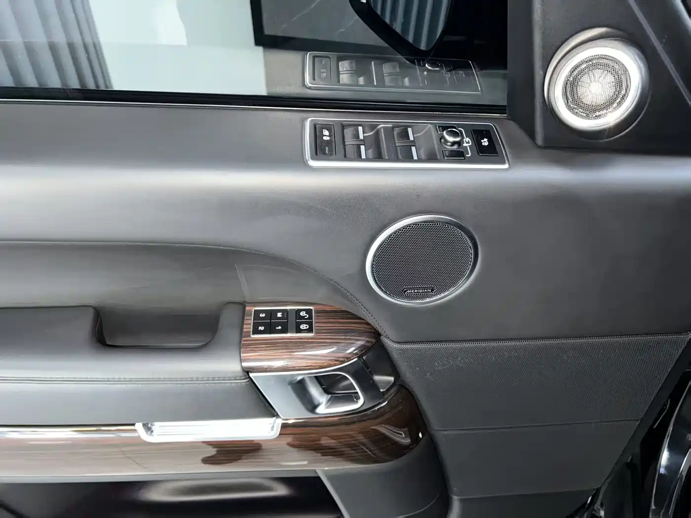 Land Rover Range Rover 2014 3.0 SC V6 Vogue SE Genesis Extended Edition фото 20