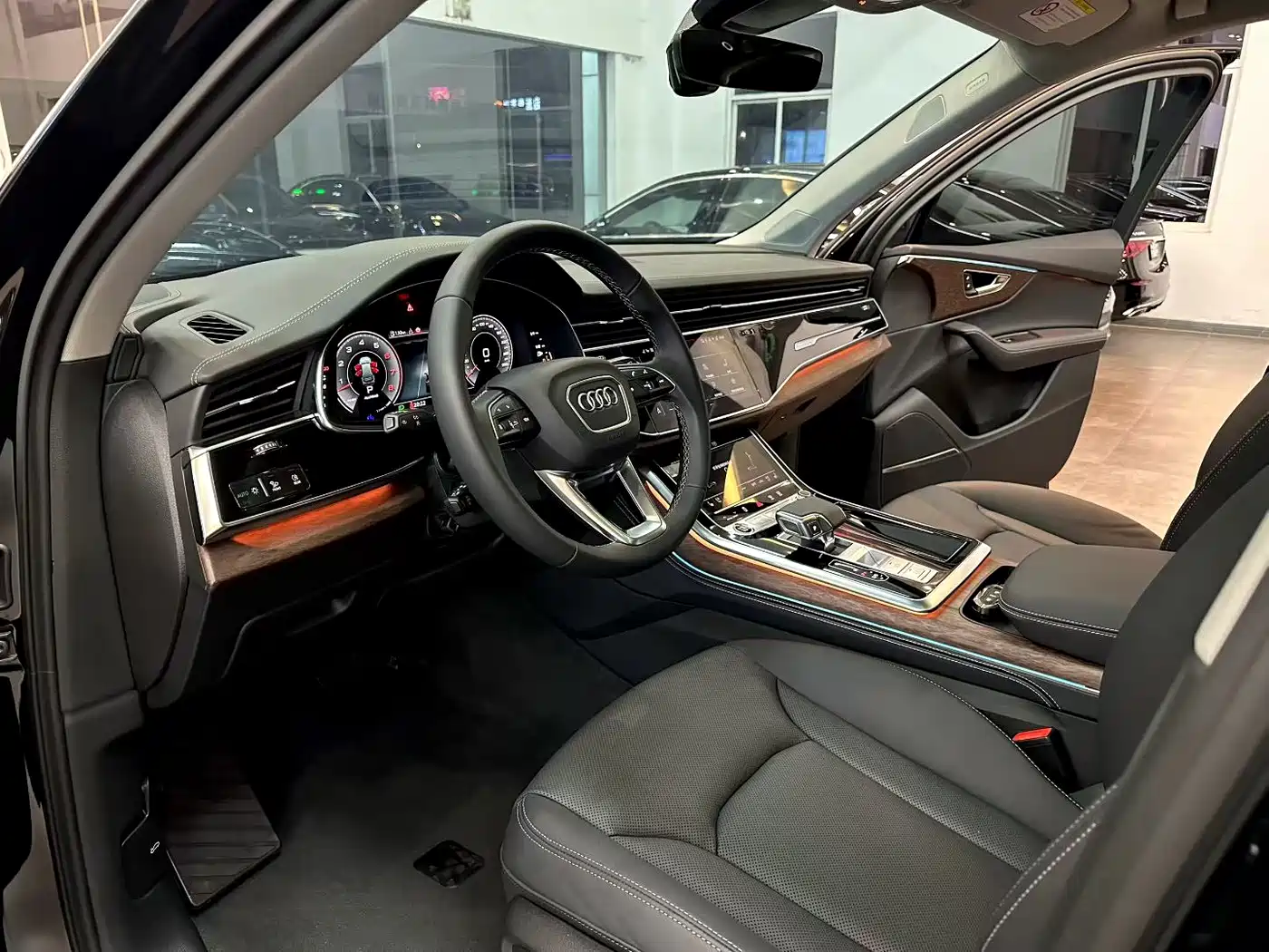 Audi Q7 2025 55 TFSI quattro S line Black Warrior фото 9