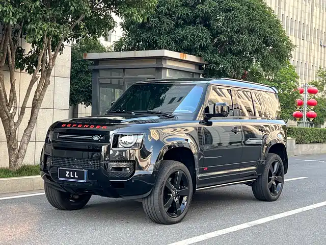 Land Rover Defender 2024