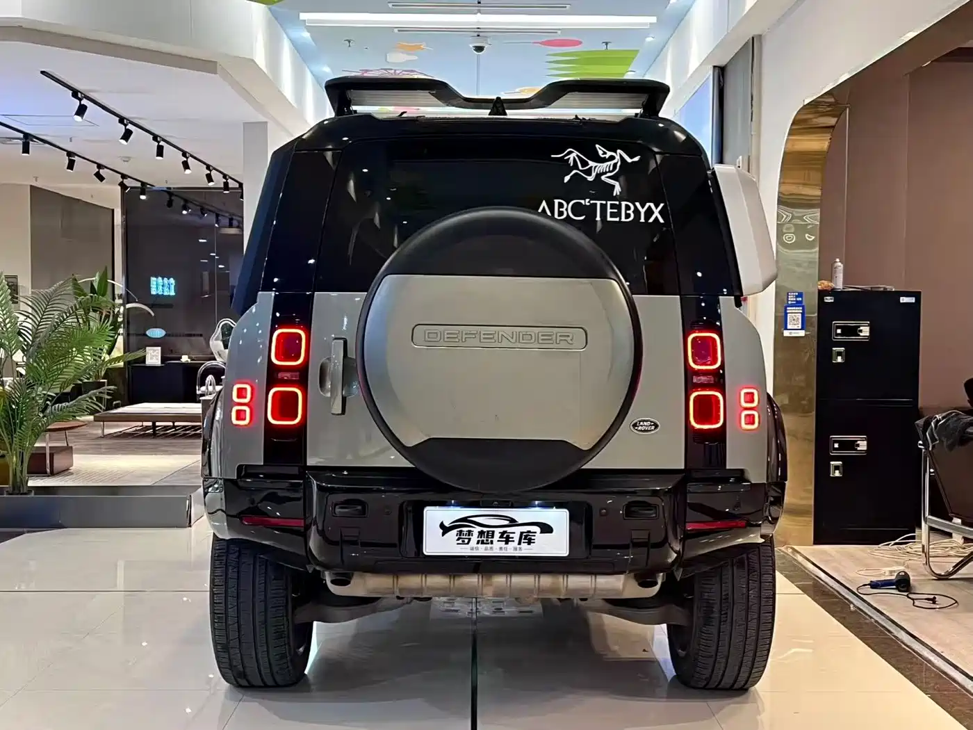 Land Rover Defender 2020 Model 110 P400 HSE фото 8