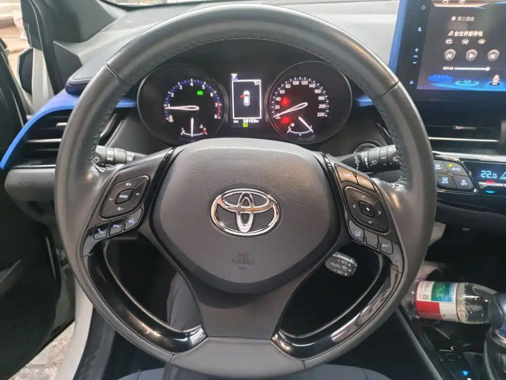 Фото 3 - Toyota C-HR