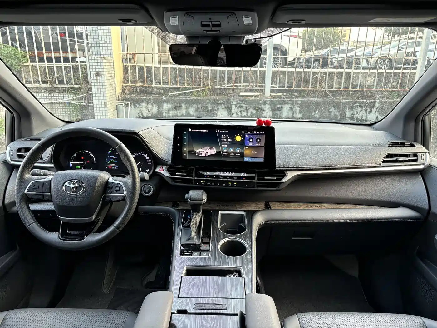 Toyota Sienna 2025 2024 2.5L Hybrid 4WD Premium Edition