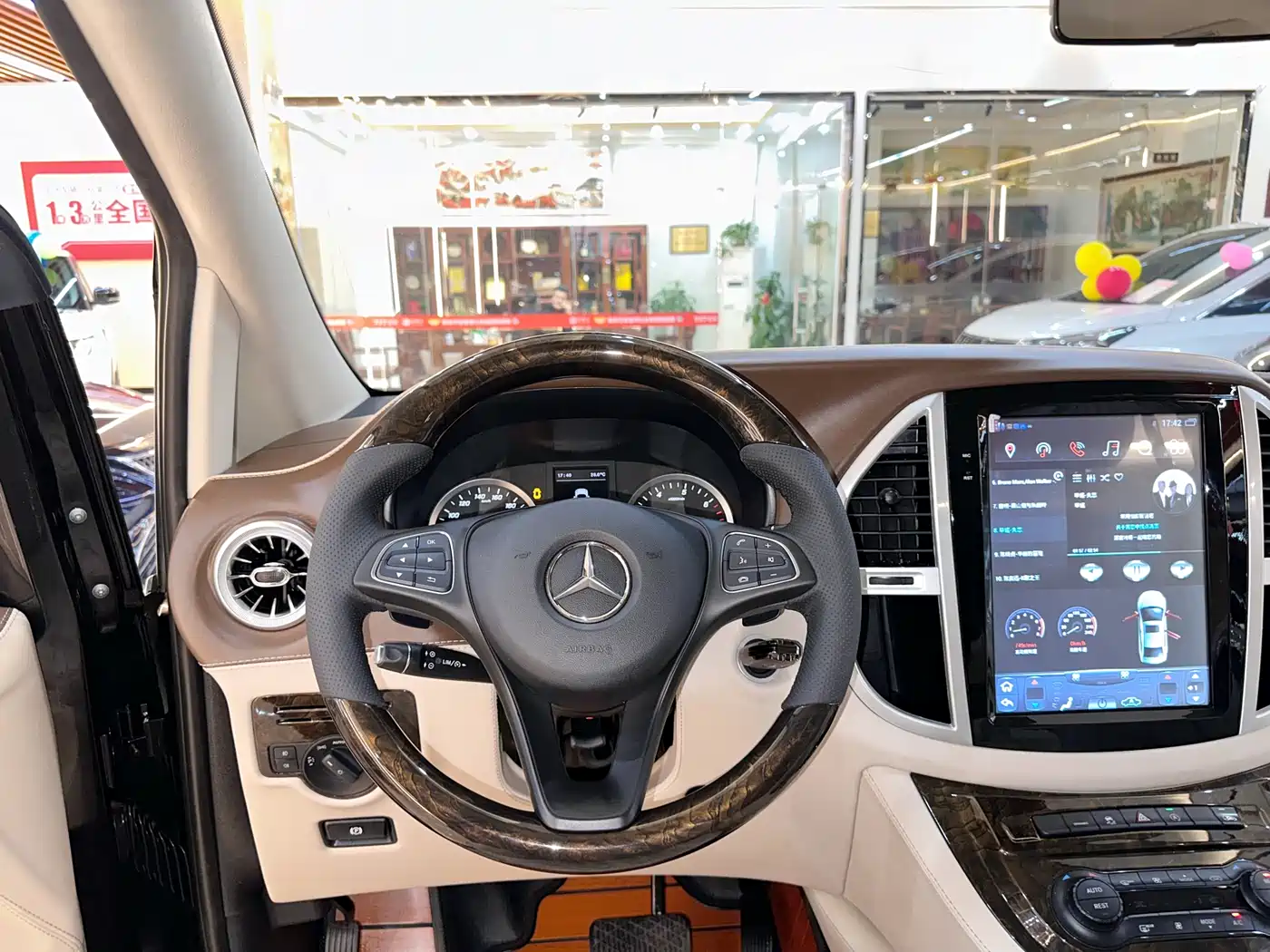 Mercedes-Benz Vito 2018 2.0T Business Edition China VI фото 8