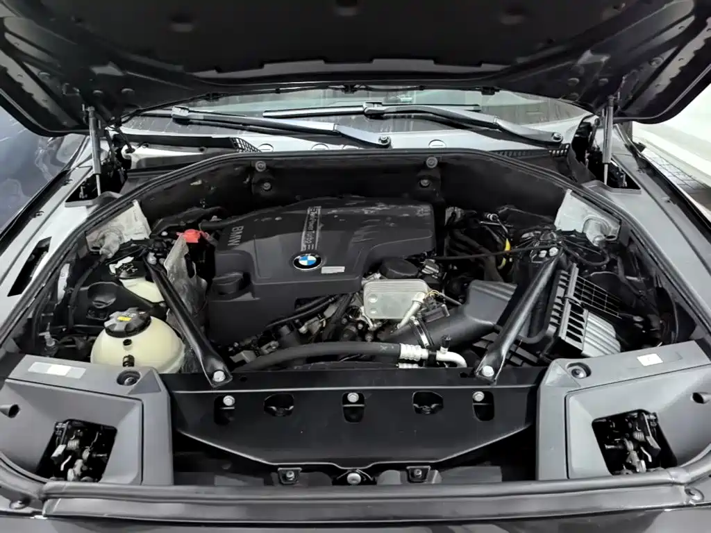 BMW 5 Series GT 2015 2014 528i Leading
